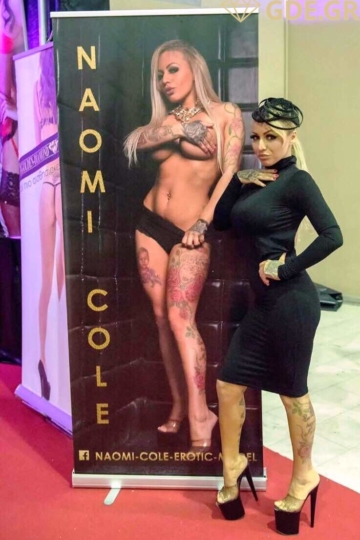 EROTIC STAR NAOMI COLE