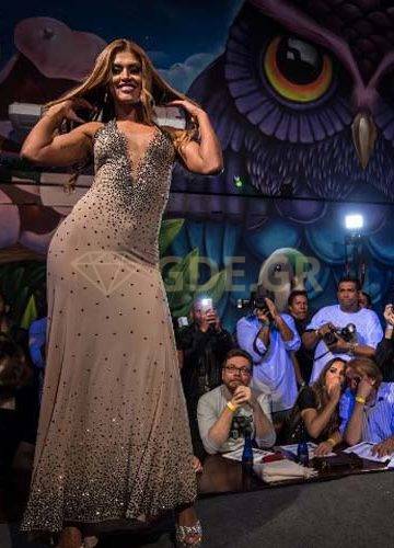 Η ΓΥΝΑΙΚΑ ΠΟΥ ΚΕΡΔΙΣΕ ΤΟ ΔΙΑΓΩΝΙΣΜΟ ΜΕ ΤΑ ΚΑΛΥΤΕΡΑ ΟΠΙΣΘΙΑ