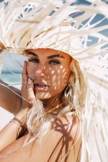 TOP INTERNATIONAL ESCORTS ELINA