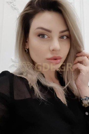 ESCORT-VICTORIA-SELFIE-1